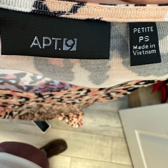 Multicolored Knee-Length Sheath Dress with Cap Flutter Sleeves - Picture 5 of 5